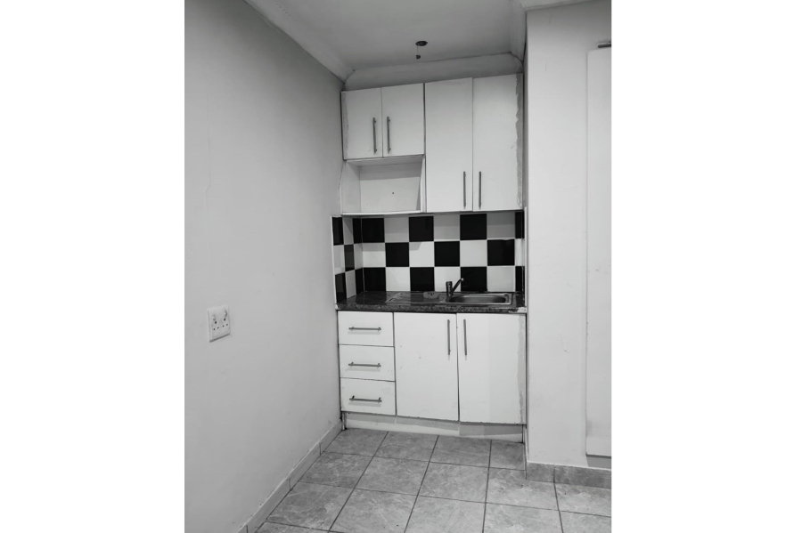 6 Bedroom Property for Sale in Philippi Western Cape